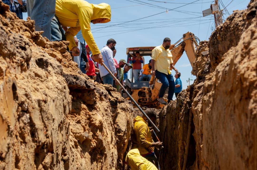 Alcaldía de Maracaibo sustituye colectores en el barrio Raúl Leoni