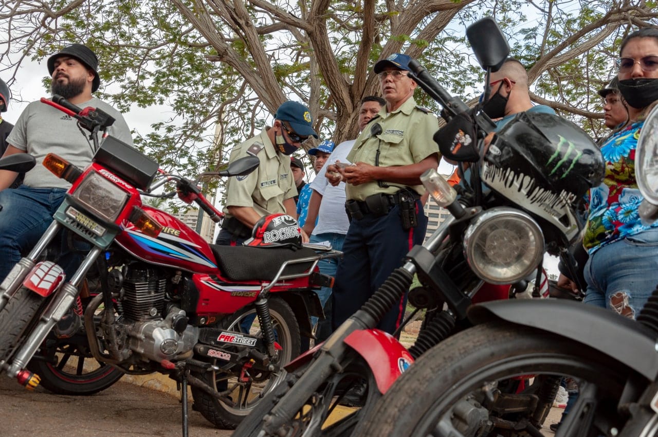 Polimaracaibo realizó una jornada de identificación para motorizados