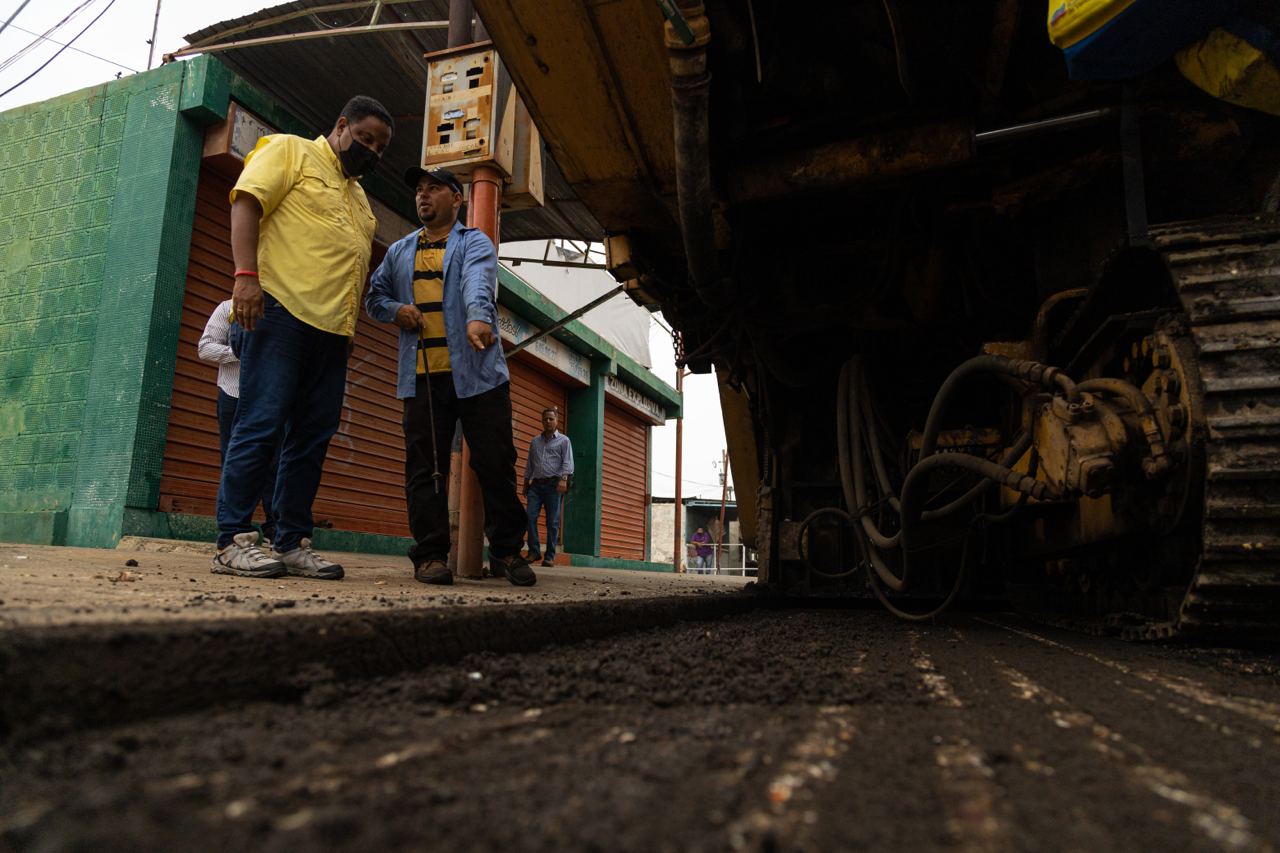 Tras 10 años olvidada, la Alcaldía de Maracaibo recupera vía principal de la Urbanización La Victoria con el Proyecto ALA