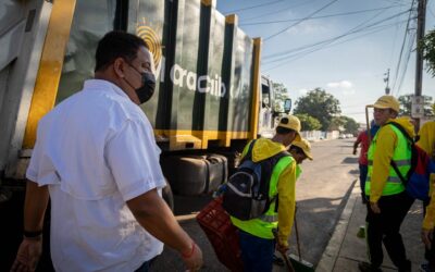 Alcalde Ramírez Colina recorrió casa a casa en la parroquia Manuel Dagnino fomentando el pago de aseo y gas