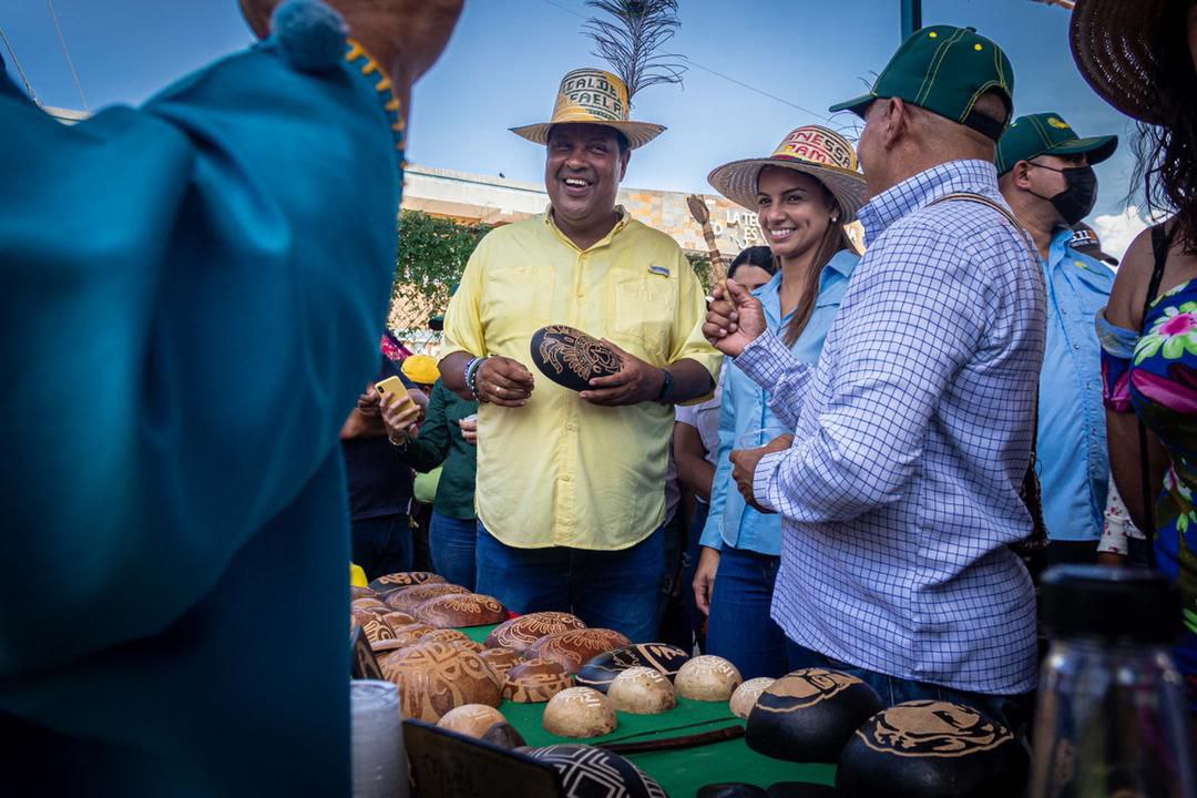 Maracaibo celebra el 12 de octubre promoviendo la artesanía indígena en cinco de sus parroquias