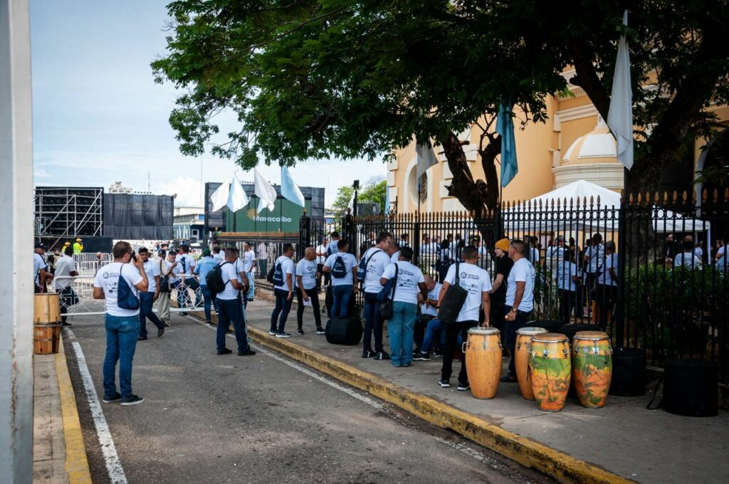 Gaiteros llegando al Guinness World Récord aspirando por el titulo de la banda folclórica más grande del mundo.