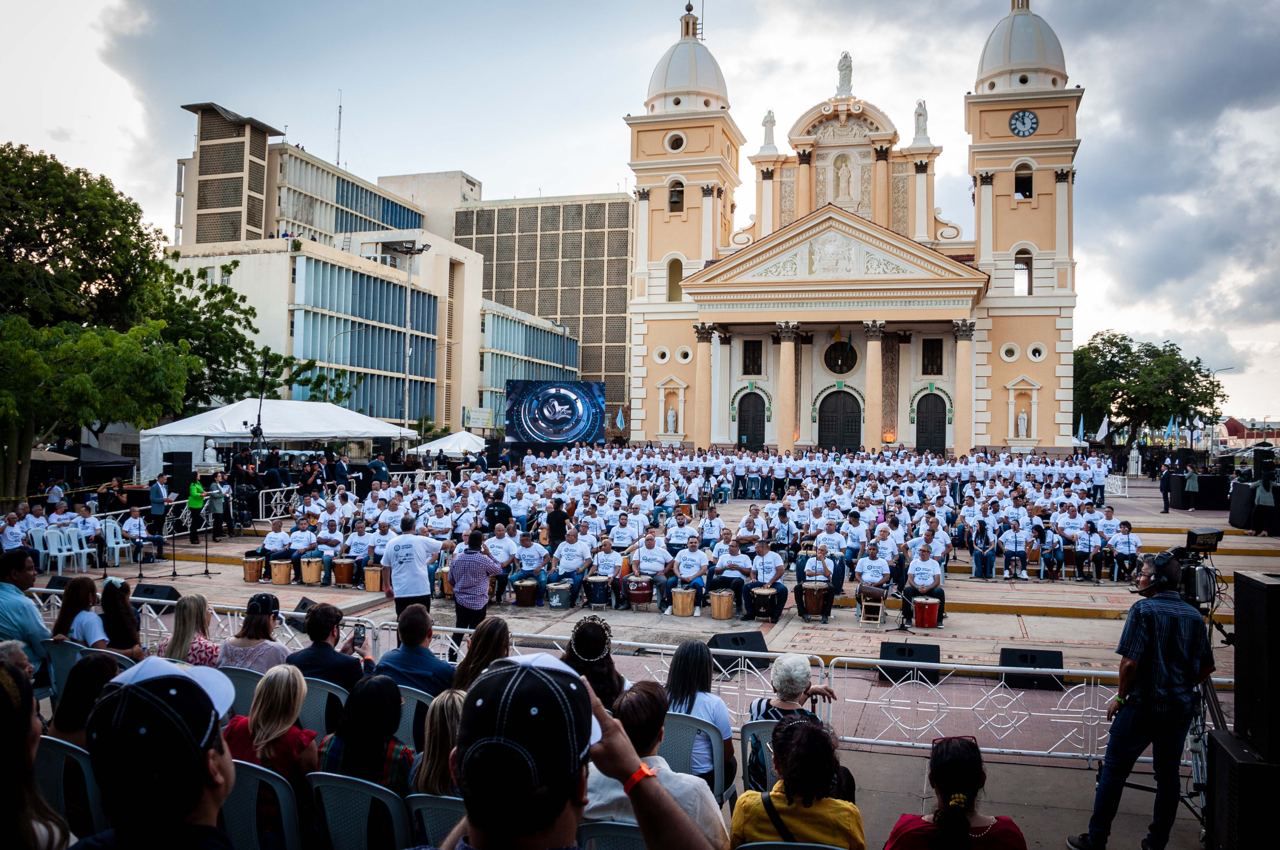 La plazoleta se viste de tradición y cultura