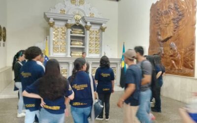 Con un guía turístico, La Escuela Va a la Alcaldía se repotencia y recorre sitios icónicos de la ciudad