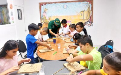 Alcaldía de Maracaibo dicta talleres de colografía a niños interesados en la obra gráfica