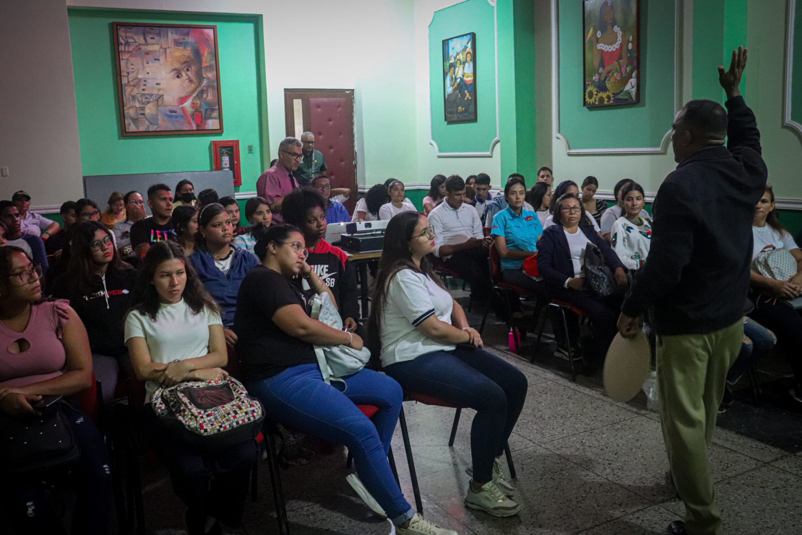 Alcaldía de Maracaibo imparte talleres a docentes y estudiantes sobre el autismo y bullying