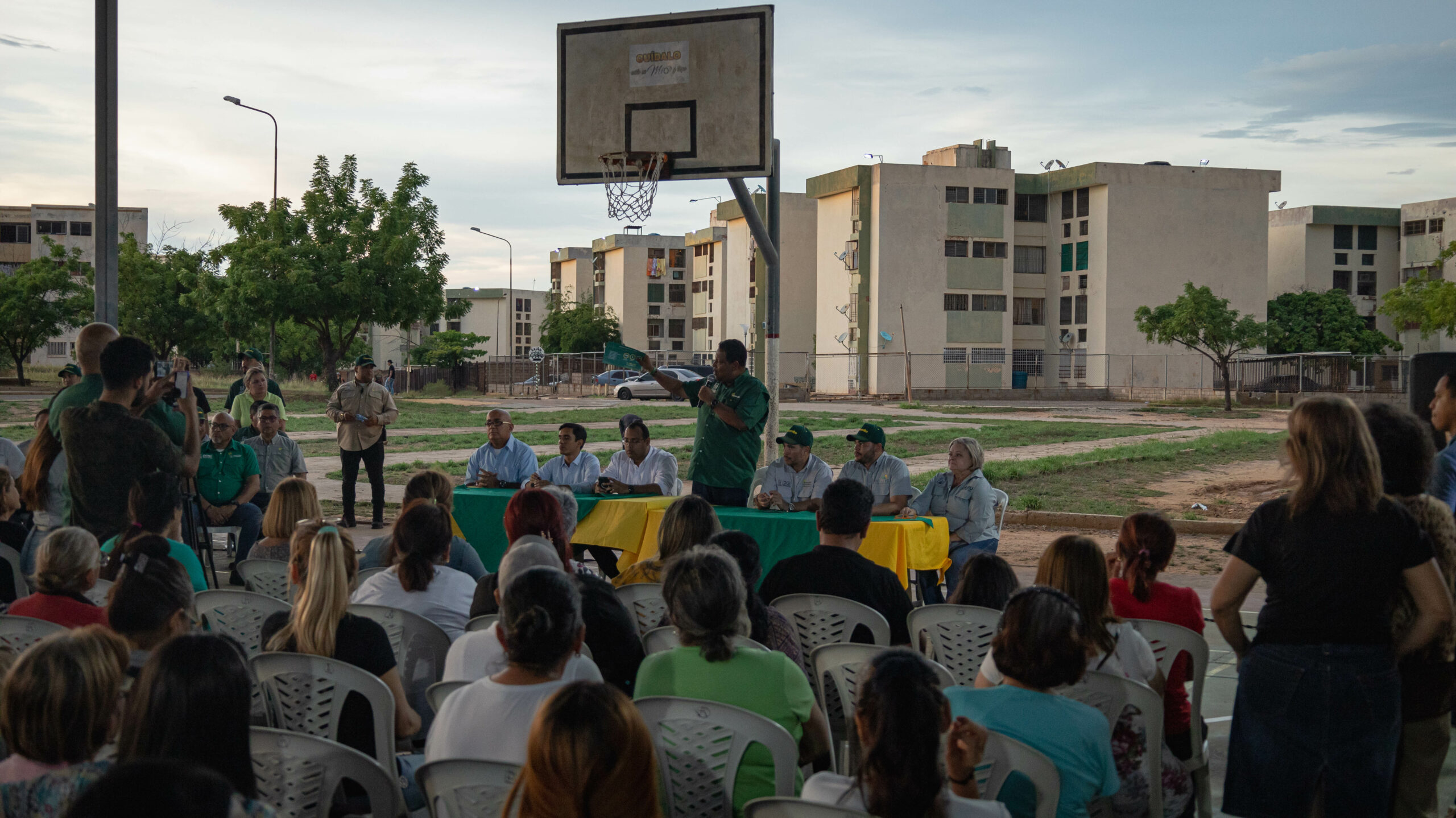 6 edificios de El Pinar serán beneficiados con el programa Resuelve tu Techo de la Alcaldía