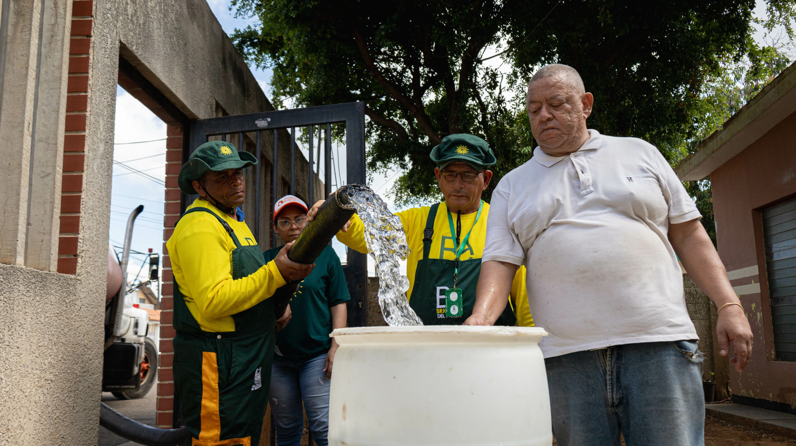 Brigada del Agua llegó con suministro a la urbanización La Paz en Cacique Mara