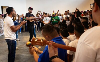 Niños y jóvenes de las Escuelas de Gaita compartieron un encuentro motivacional con el artista zuliano Beethzart Acosta