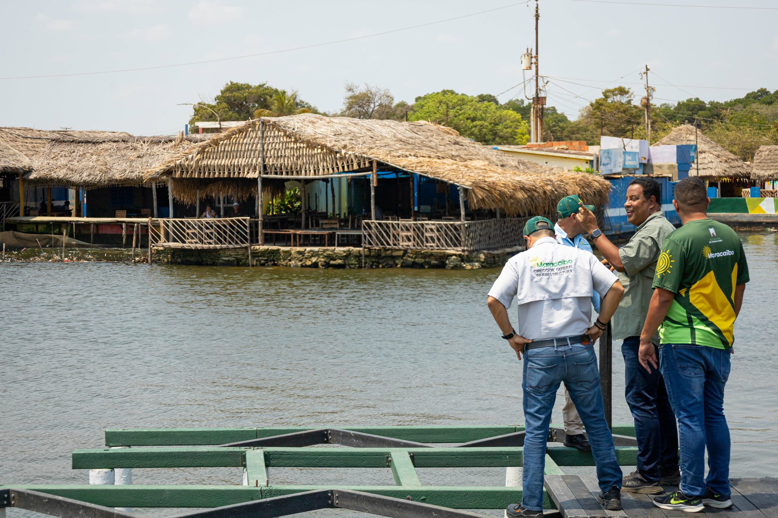 Alcaldía de Maracaibo construye mirador con material reciclado en Santa Rosa de Agua