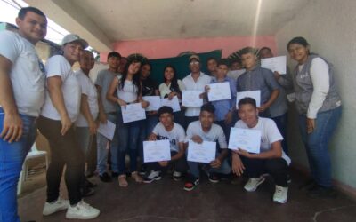 Alcaldía lleva Taller de Barbería a Venancio Pulgar en alianza con el Consejo Danés para Refugiados