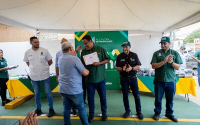 Alcaldía de Maracaibo entrega reconocimientos y uniformes a servidores públicos del Ivima