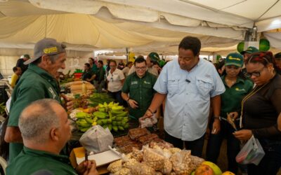Alcaldía ofrece Feria Alimentaria del Sol para sus servidores públicos por el Día del Trabajador