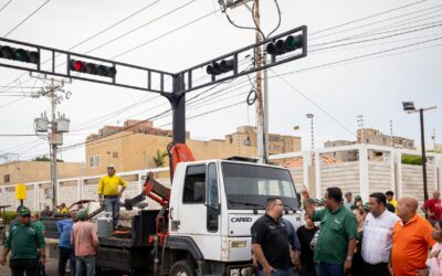 Encienden tres semáforos en la avenida Guajira que tenían más de ocho años apagados