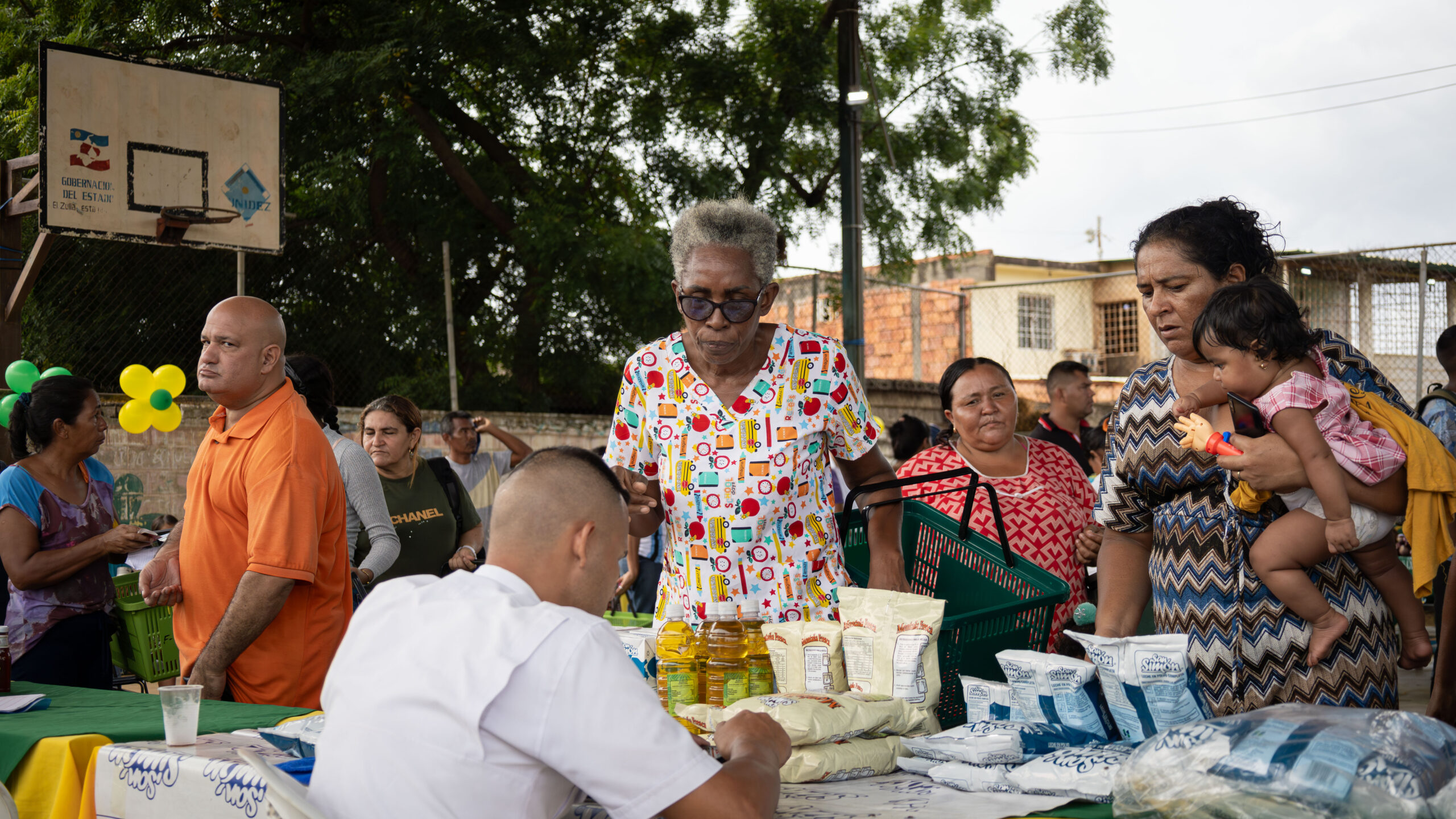 Feria Alimentaria del Sol de la Alcaldía de Maracaibo llegó a la urbanización Los Compatriotas