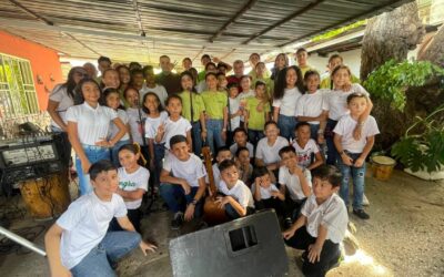 Jaime Indriago visita escuela de la gaita del IMGRA que lleva su nombre