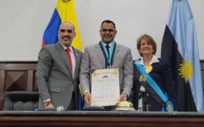 Síndico Procurador de Maracaibo recibe Orden al Mérito Ciudadano del CLEZ por el Día Nacional del Abogado