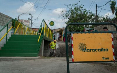 Alcaldía inaugura puente peatonal y sanea el tramo barrio Los Andes de la cañada Morillo