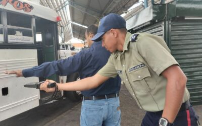 Más de 700 usuarios verificados con el detector de metales en el Terminal de Maracaibo