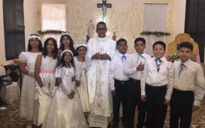 Niños y niñas de Chiquinquirá y Cacique Mara reciben la Primera Comunión en capilla del cementerio Sagrado Corazón de Jesús