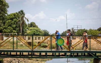 Vecinos de Las Salinas estrenan puente peatonal rehabilitado por la Alcaldía de Maracaibo