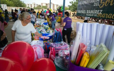 Vecinos de Manuel Dagnino estrenan ventas de útiles escolares en las Ferias Alimentarias del Sol de la Alcaldía