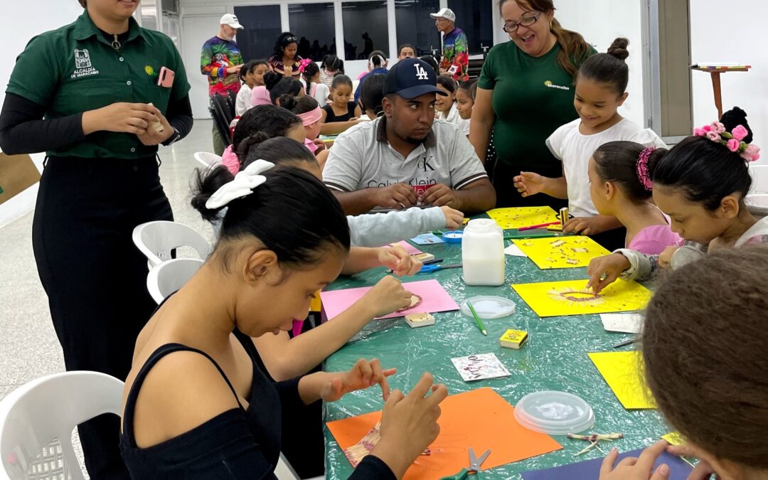 Artista Alejandro Colman imparte taller de Elaboración con Fósforos a 30 niñas en el museo de Artes Gráficas Luis Chacón